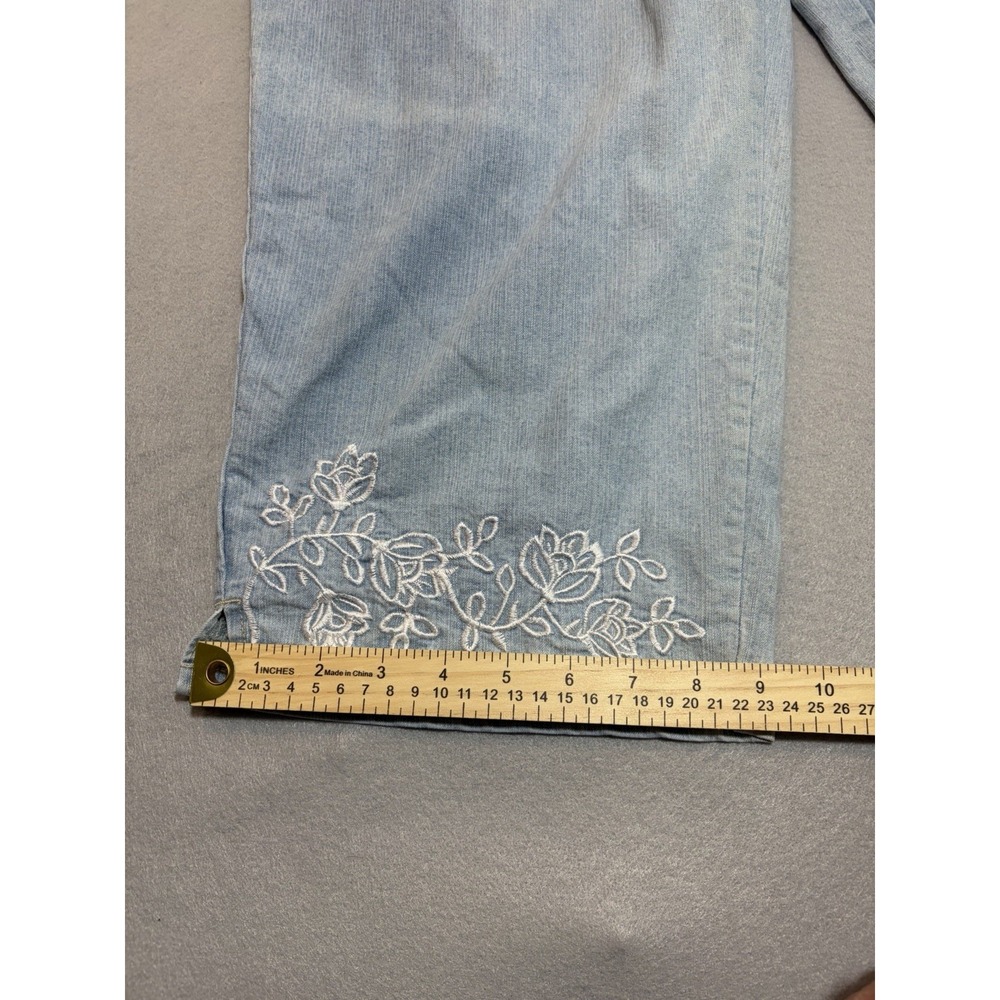 90s Bill Blass Women 12 Light Wash Floral Embroidered Cropped Stretch Denim - Picture 5 of 8